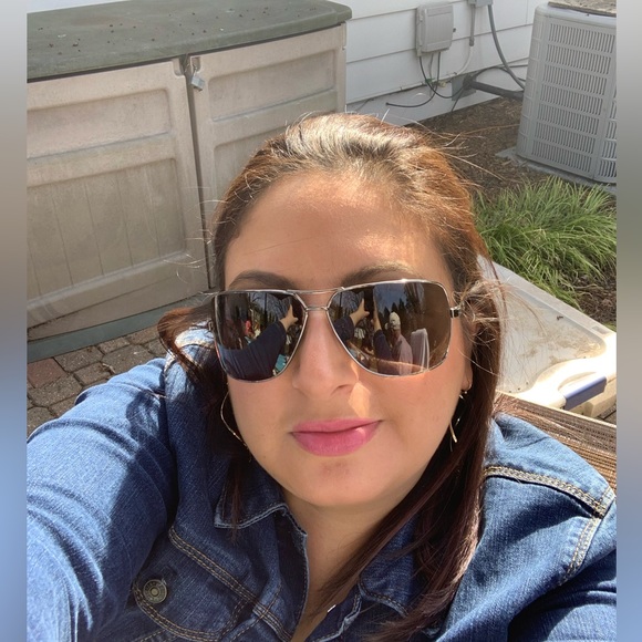 Meet your Posher, Briana - Picture 2 of 3